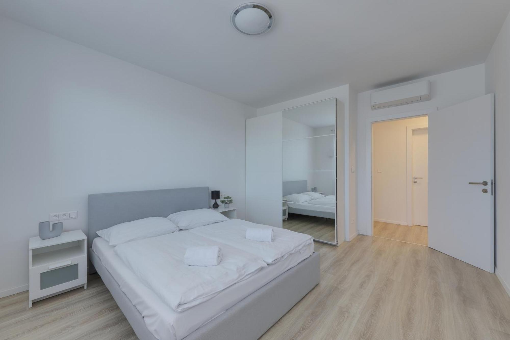 Bazova Apartment With Free Parking Братислава Экстерьер фото